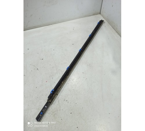 Уплотнитель передний правый Бархотка