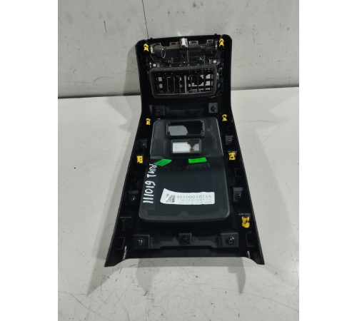 Накладка центральной консоли задняя