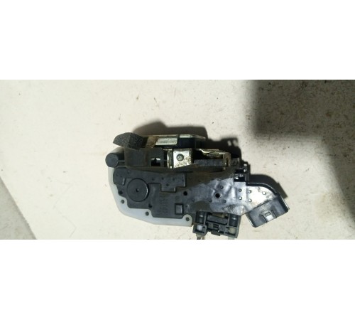 Замок двери задней левой