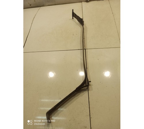 Крепление топливного бака