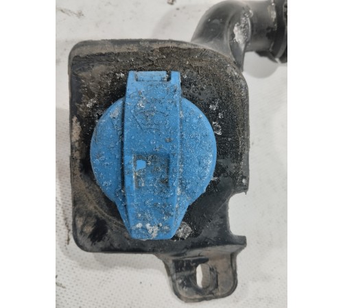 Горловина бачка омывателя