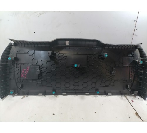 Обшивка крышки багажника