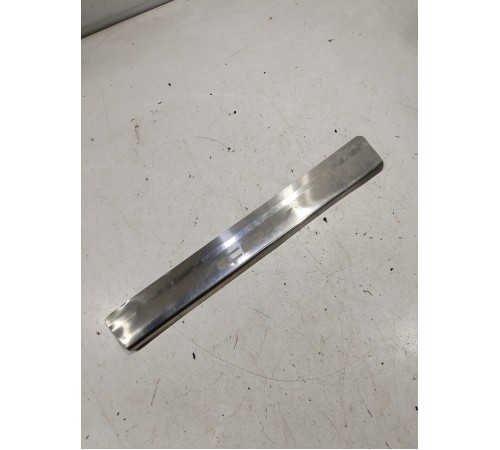 Накладка порога (передняя правая)