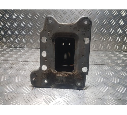 Кронштейн переднего бампера перед. прав.