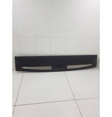 Обшивка багажника кожух замка