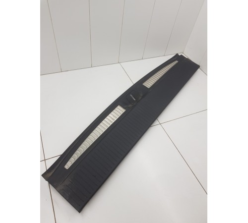 Обшивка багажника кожух замка