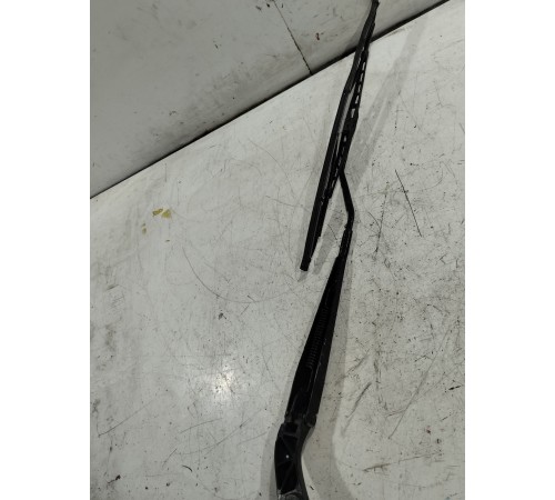 Поводок стеклоочистителя правый