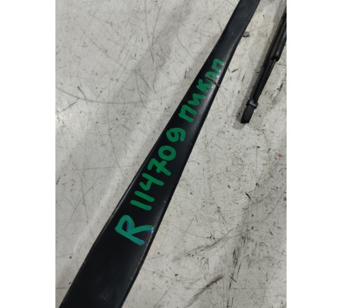 Поводок стеклоочистителя правый