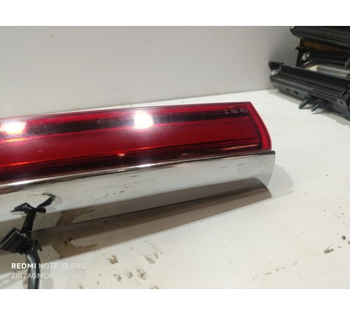 Фонарь задний центральный