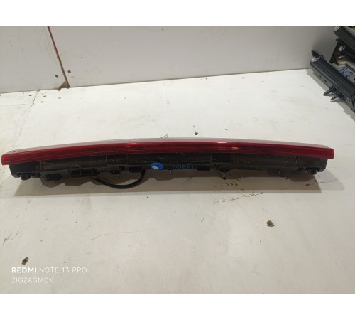 Фонарь задний центральный