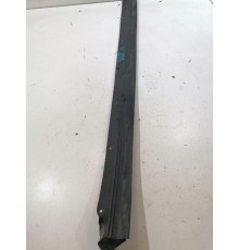 Уплотнитель двери передний левый