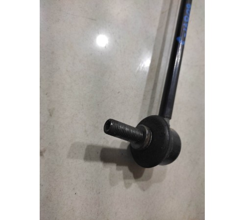 Стойка переднего стабилизатора