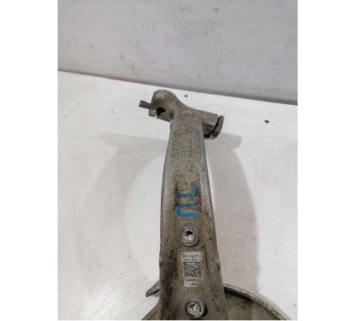 Кулак поворотный передний левый