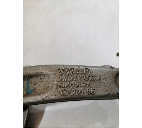 Кулак поворотный передний левый