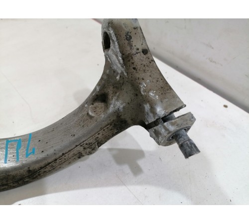 Кулак поворотный передний левый