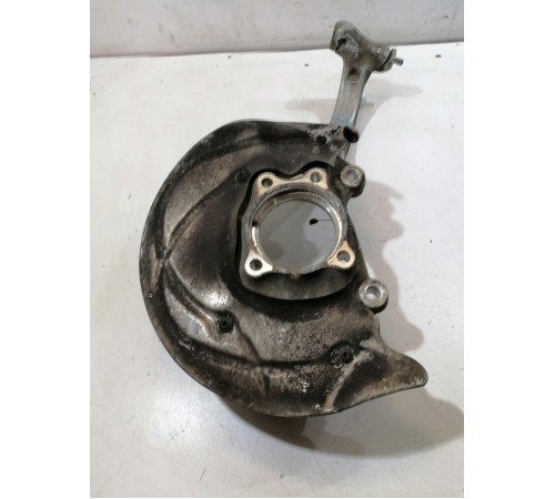 Кулак поворотный передний левый