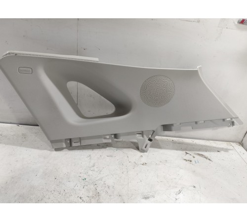 Обшивка задней стойки правая