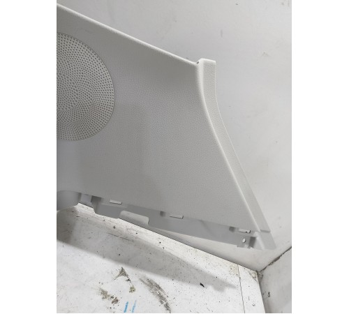 Обшивка задней стойки правая