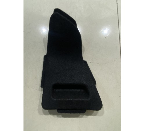 Накладка обшивки багажника левая