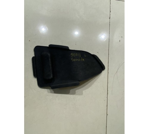 Накладка обшивки багажника левая