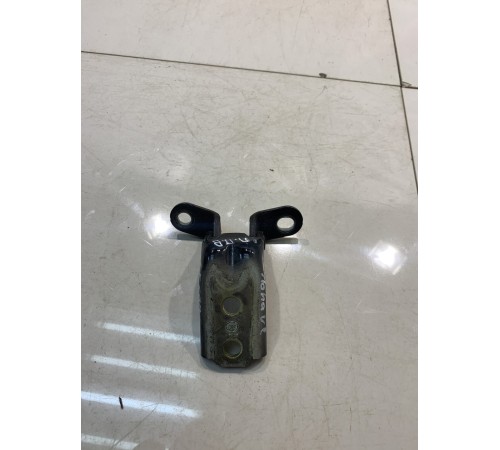 Петля двери (передняя, правая, верхняя)