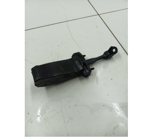 Ограничитель двери передний правый