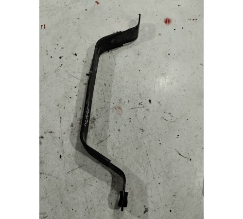 Крепление топливного бака левое