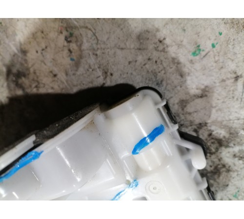 Замок двери задний правый