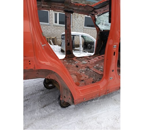 Порог со стойкой правый