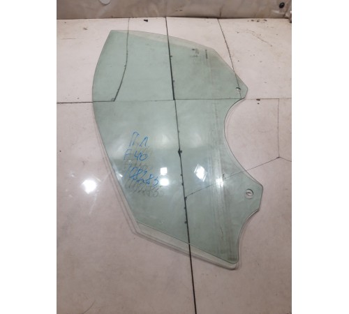 Стекло двери (переднее левое)