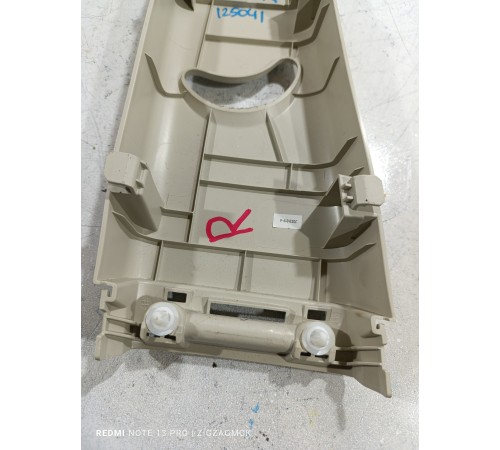 Обшивка центральной стойки правая верхняя