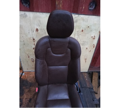 Сиденье переднее левое