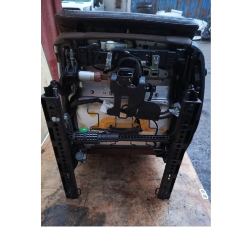 Сиденье переднее левое