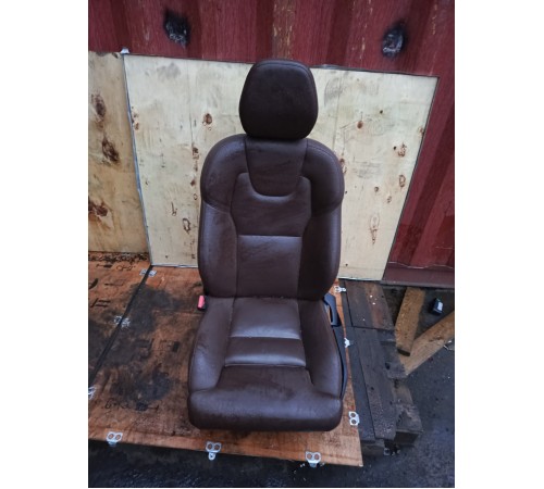 Сиденье переднее левое