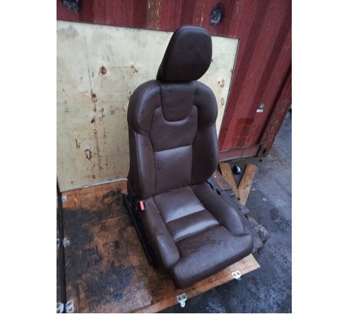 Сиденье переднее левое