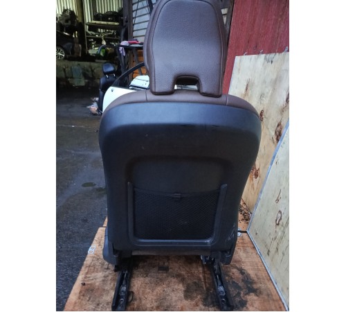 Сиденье переднее левое