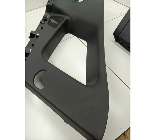 Обшивка багажника левая