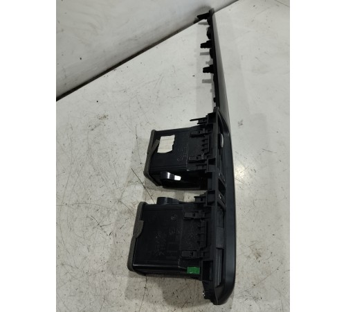 Дефлектор с декоротивной накладкой