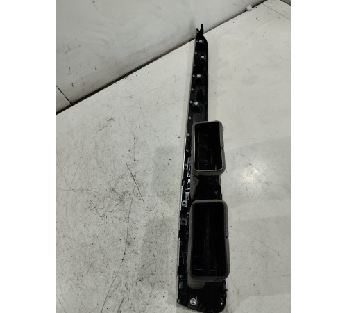 Дефлектор с декоротивной накладкой