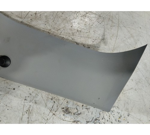 Обшивка крышки багажника правая