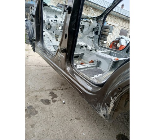 Порог со стойкой левый