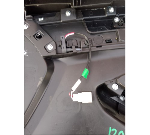 Обшивка двери передняя левая