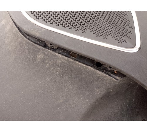 Обшивка двери передняя левая