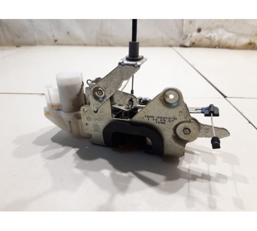 Замок двери (передний правый)