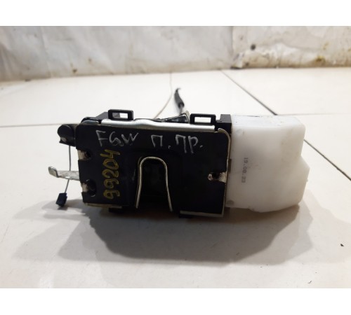 Замок двери (передний правый)