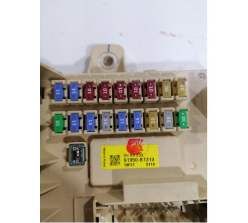 Блок предохранителей салонный