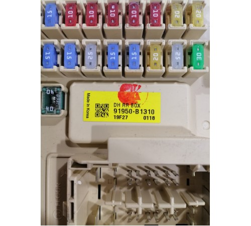 Блок предохранителей салонный