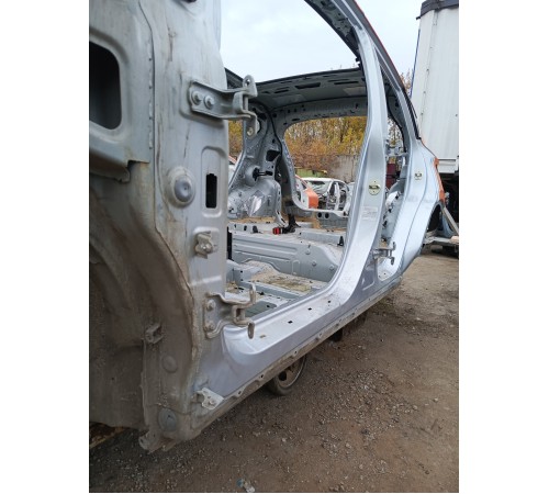 Порог со стойкой левый