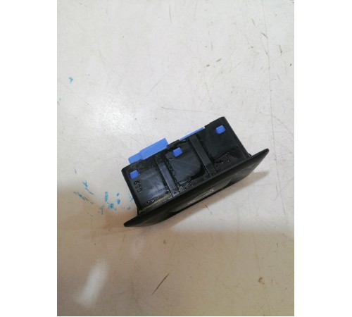 Кнопка открывания багажника