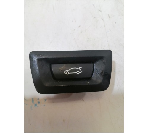 Кнопка открывания багажника